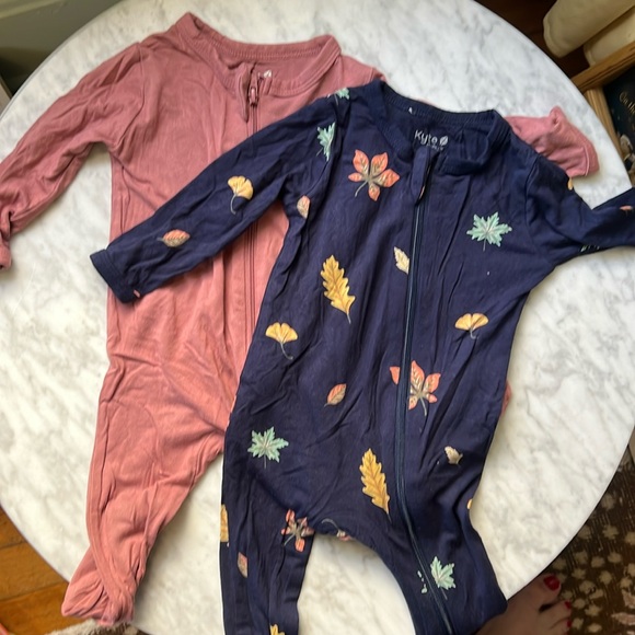 Bundle of two Kyte Footie  pajamas - Picture 1 of 3